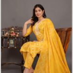 Women's Rayon Viscose Straight Bandhni Printed Kurta with Pant &  Dupatta